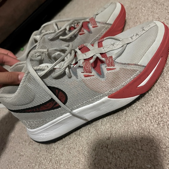 kyrie flytrap - Picture 1 of 3